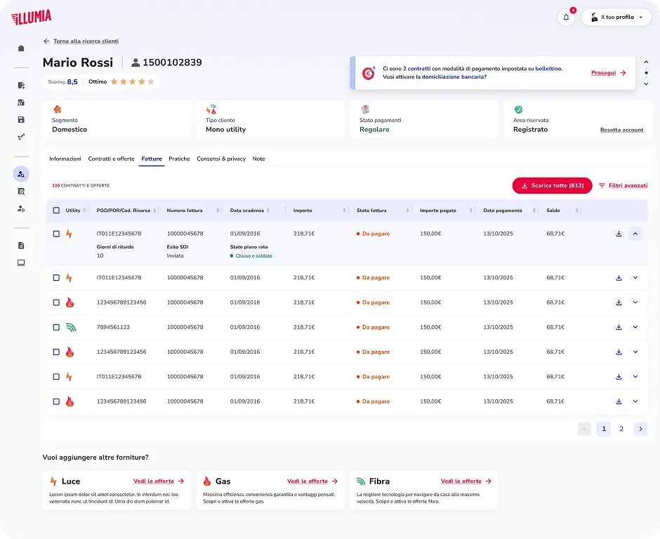 Client detail page in the agent portal: persistent header with scoring, segment and payment status, and the invoices tab with a sortable table.
